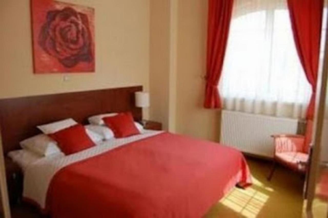 Staff Guest House Nyíregyháza المظهر الخارجي الصورة