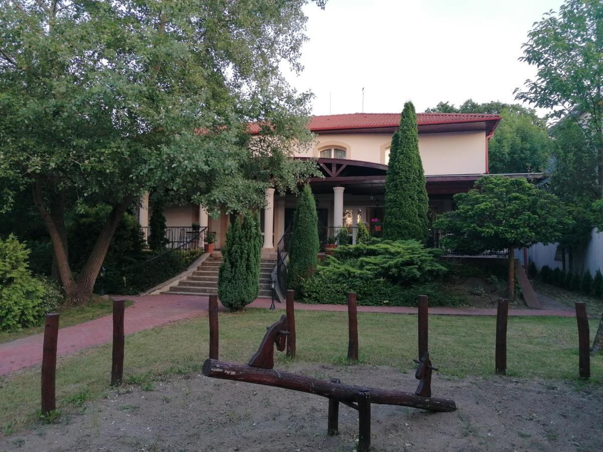 Staff Guest House Nyíregyháza المظهر الخارجي الصورة